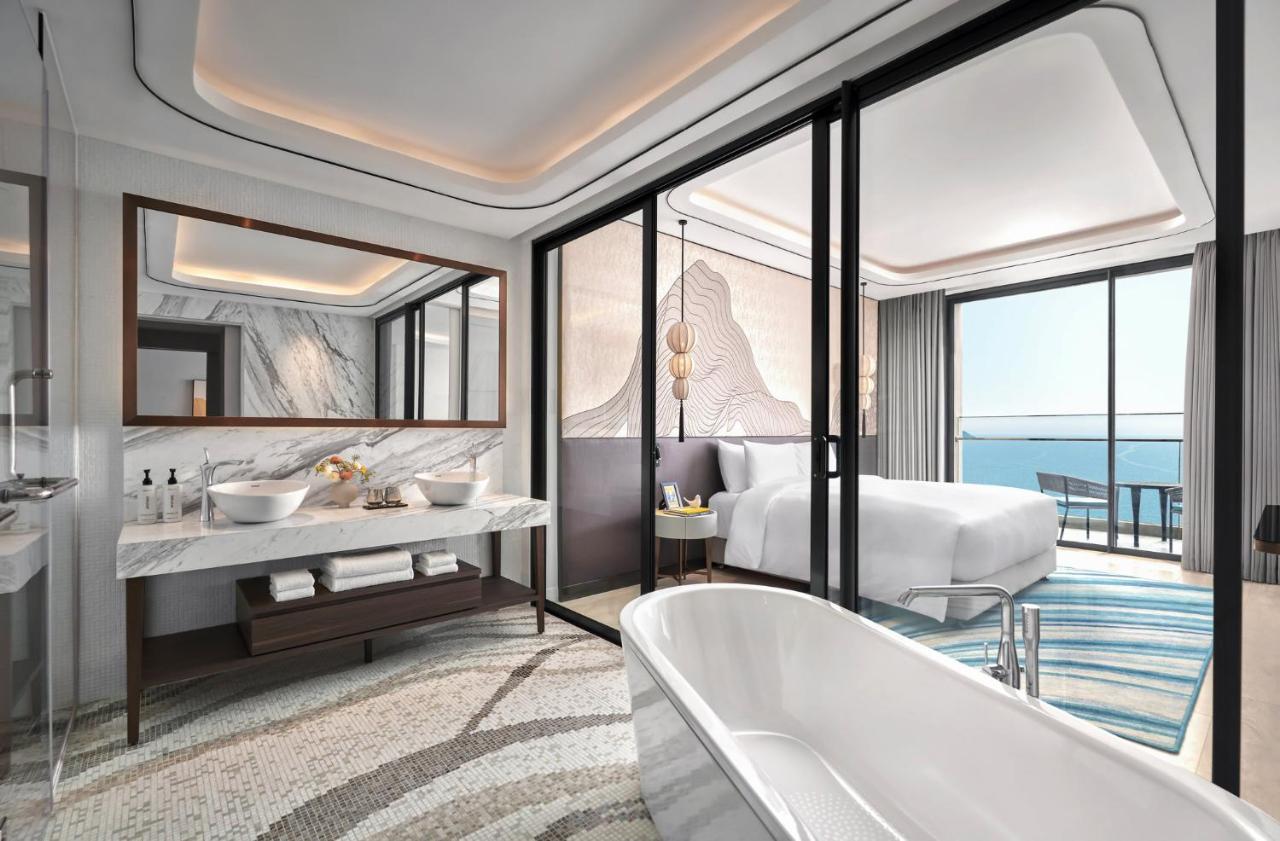 Voco Ma Belle Danang By Ihg Hotel Exterior photo