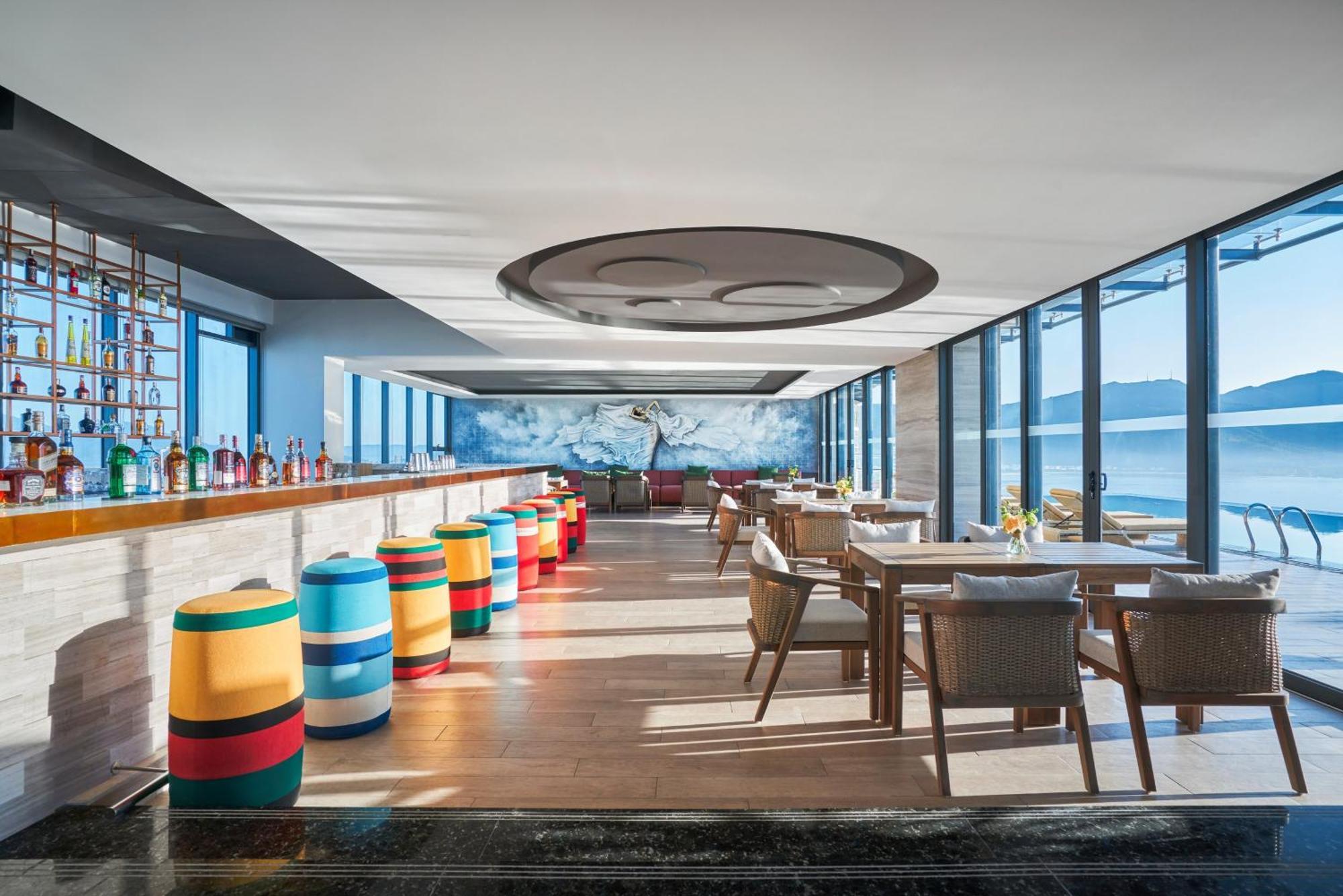Voco Ma Belle Danang By Ihg Hotel Exterior photo