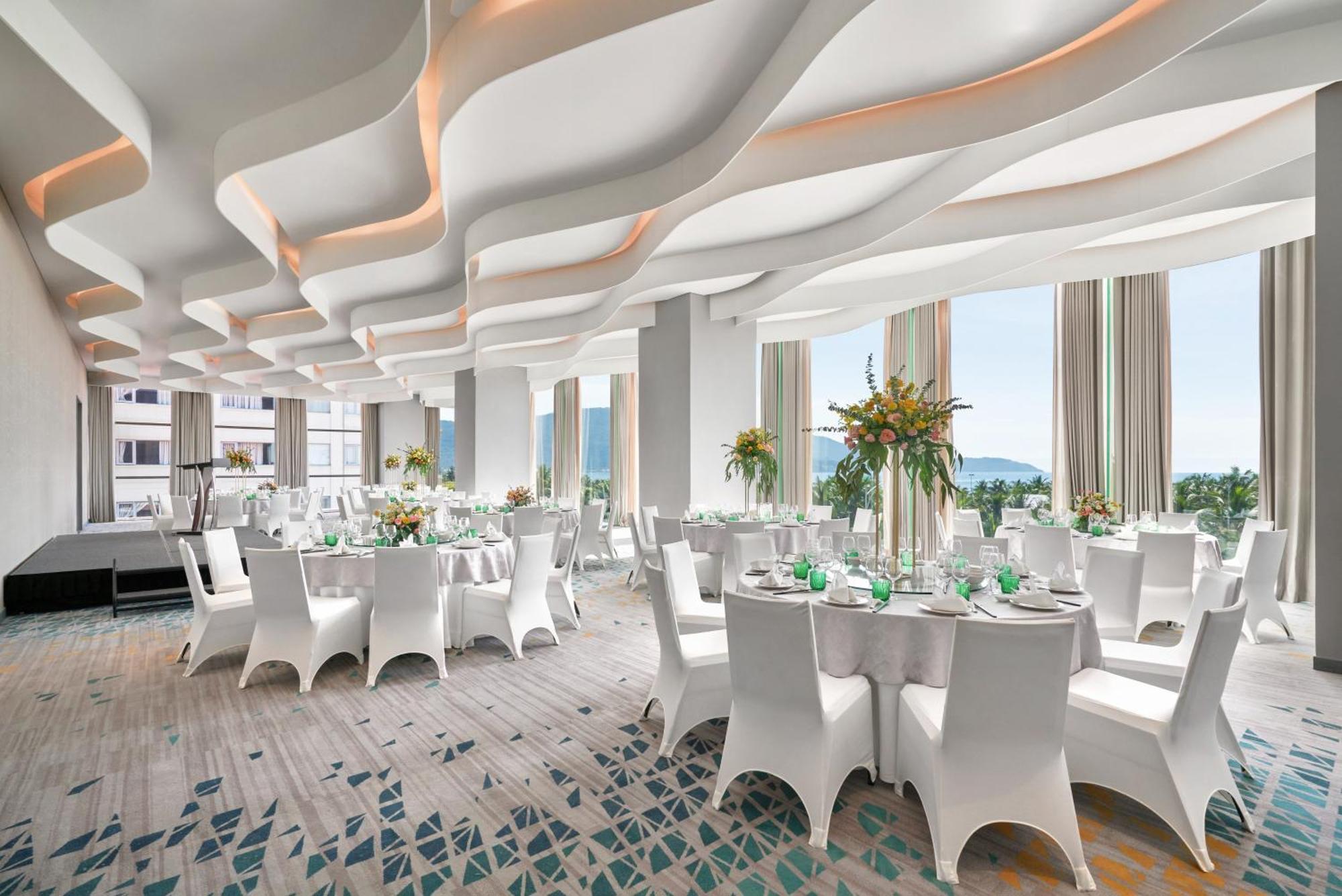Voco Ma Belle Danang By Ihg Hotel Exterior photo