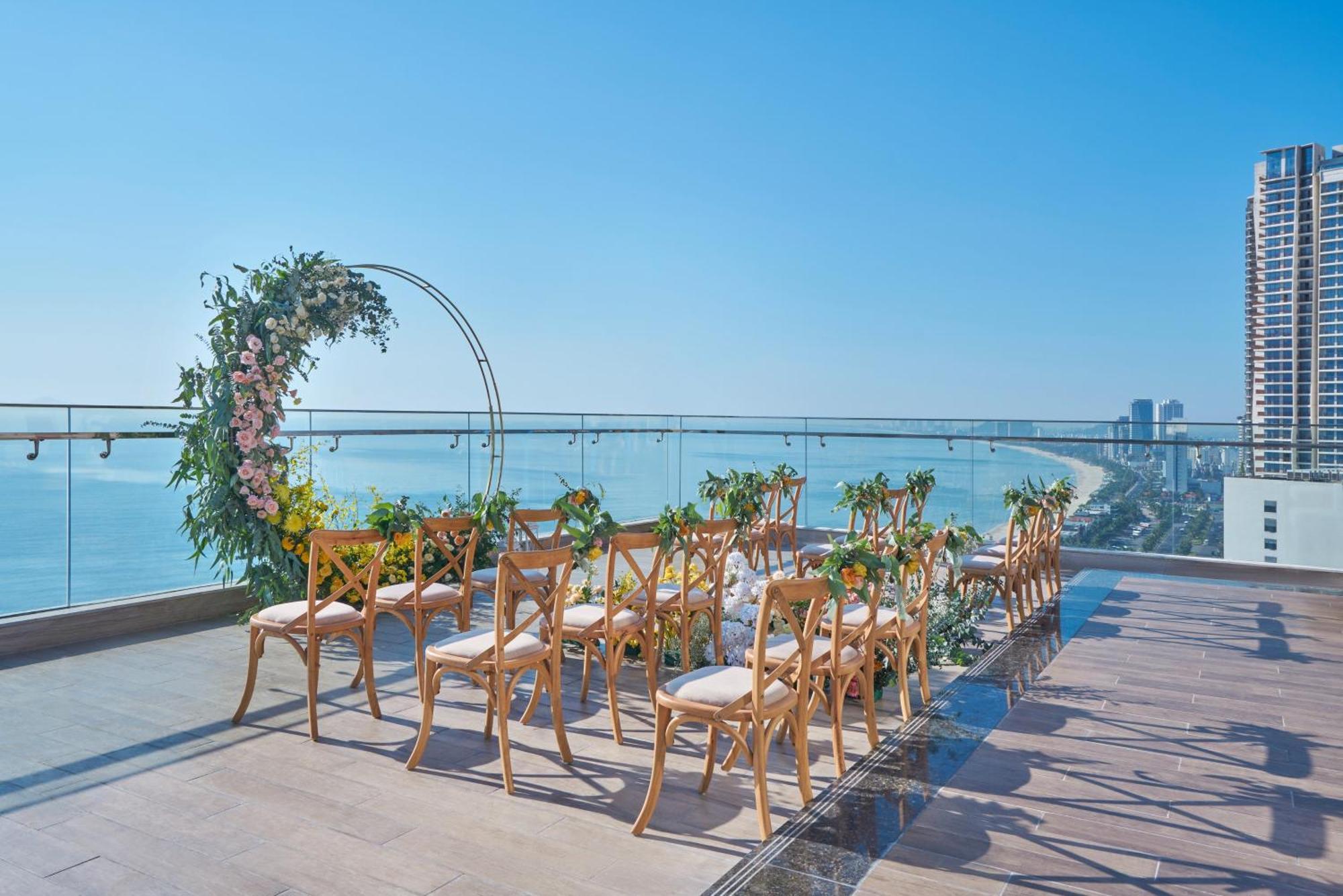 Voco Ma Belle Danang By Ihg Hotel Exterior photo