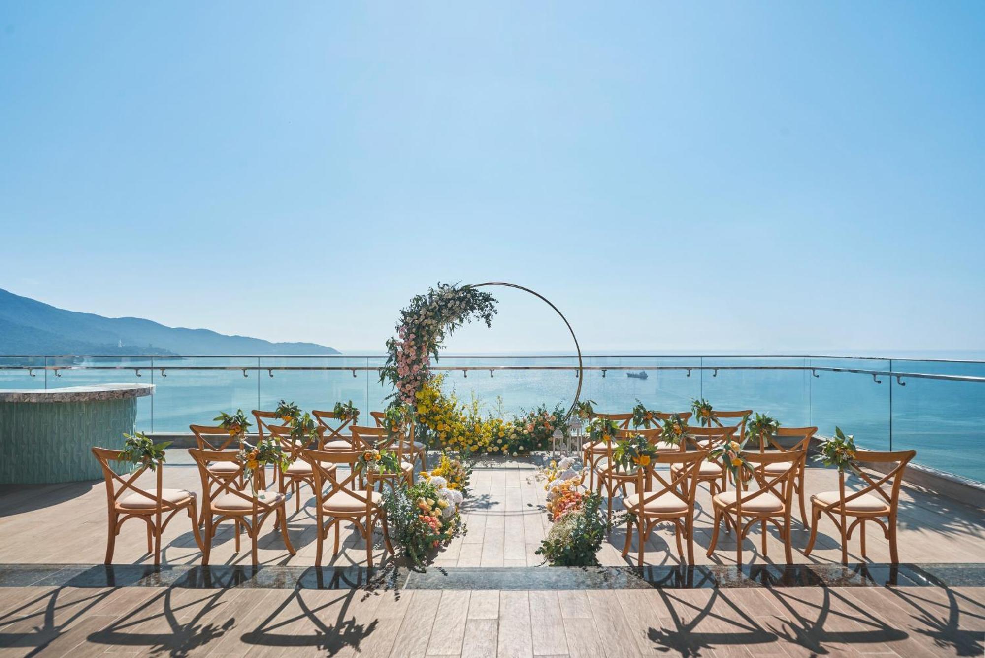 Voco Ma Belle Danang By Ihg Hotel Exterior photo