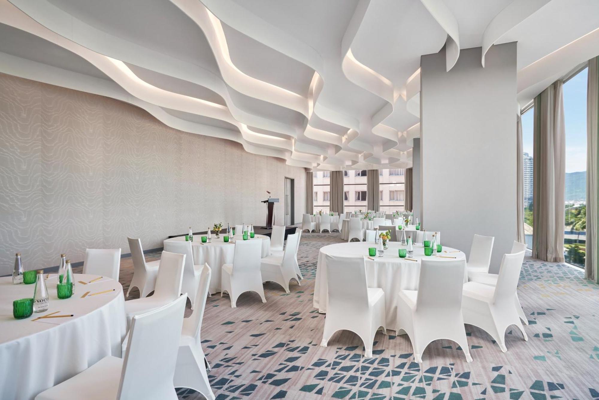 Voco Ma Belle Danang By Ihg Hotel Exterior photo